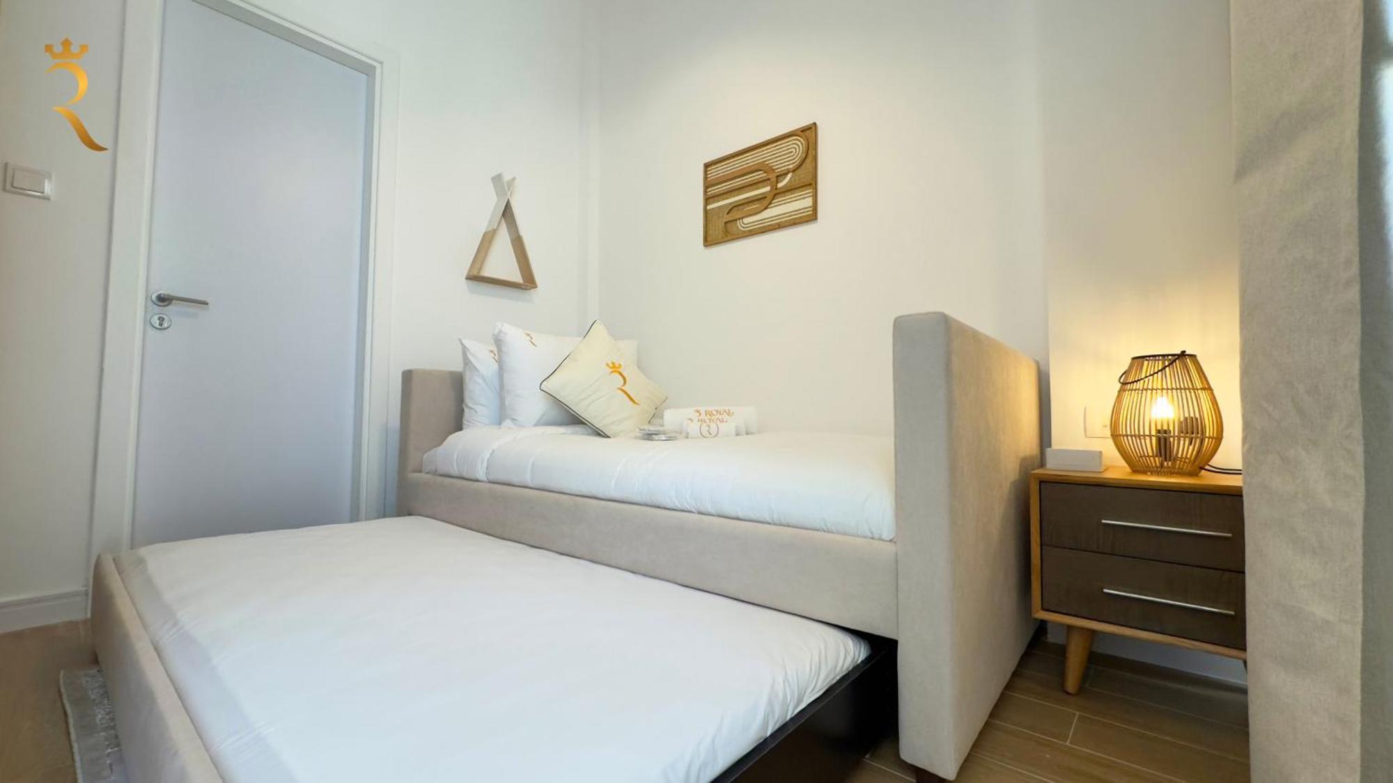 Oasis Grove Stylish 2br Retreat In Masdar Appartement