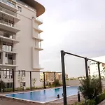 Oasis Grove Stylish 2Br Retreat In Masdar City